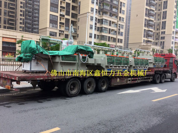 福建客户不锈钢锅片蚀刻机装车发货！